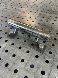 Держатель для труб и деталей